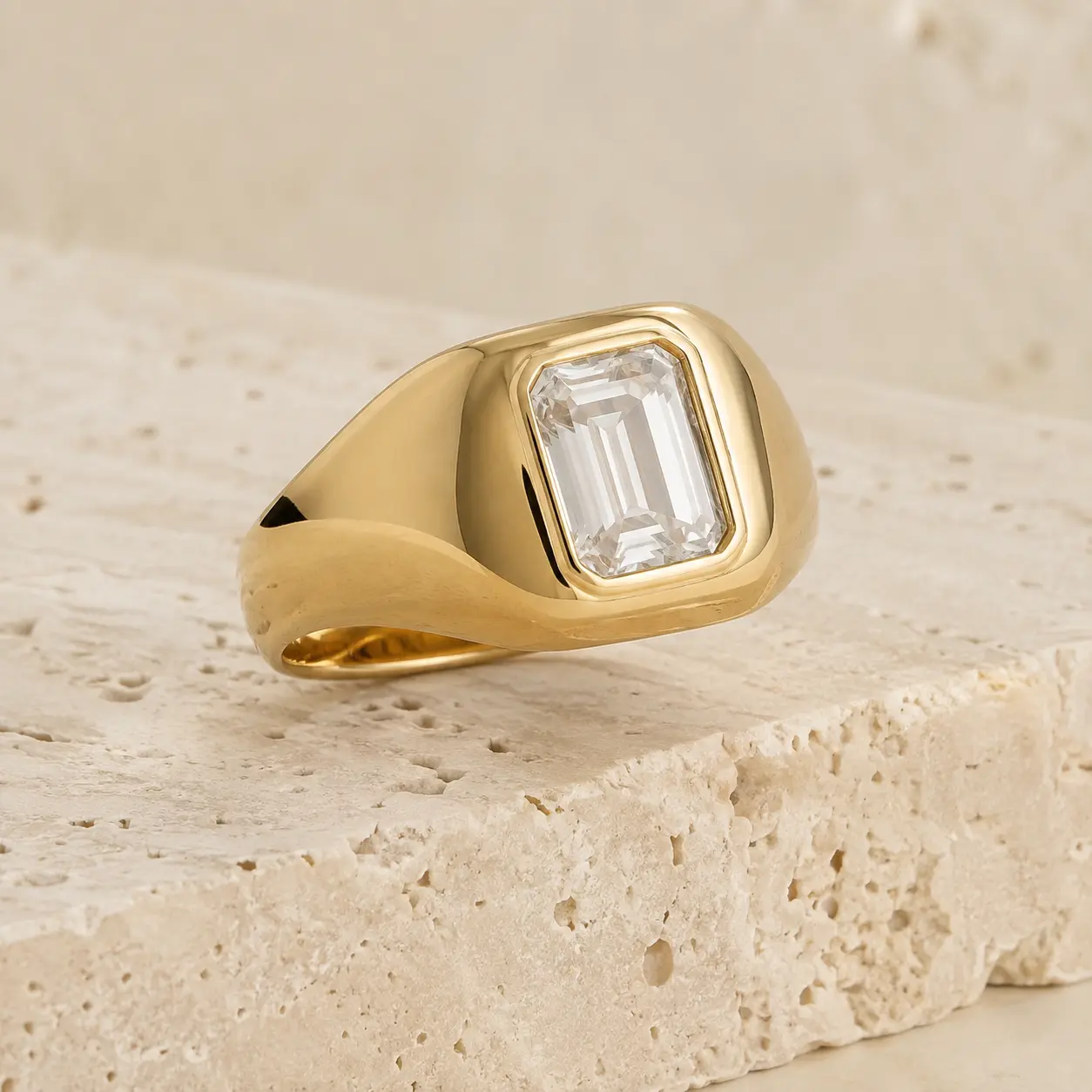 Solstice Signet in 18k gold